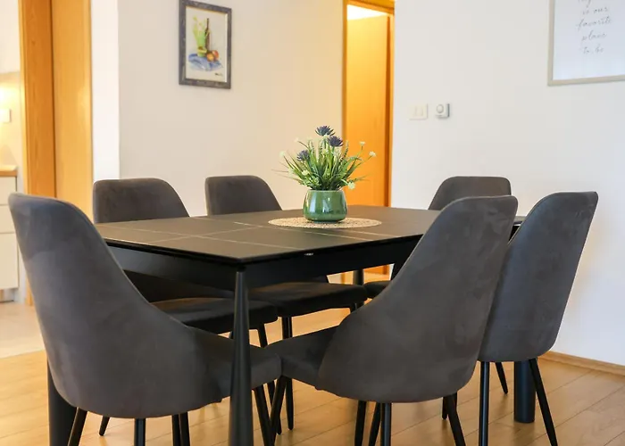 Piano Apartment *